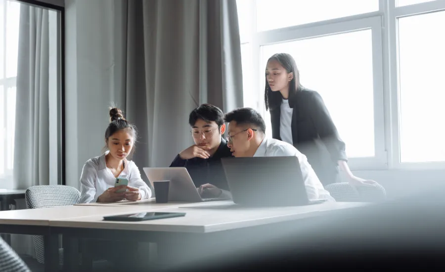 About Us 11 Team Minded