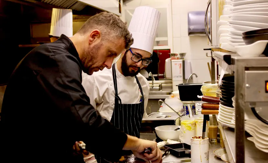 Hôtellerie et secteur privé 5 Trained Chefs